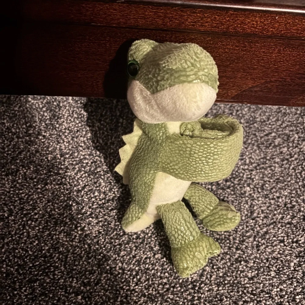 Green Plush Alligator Snap Bracelt - Picture 2 of 2